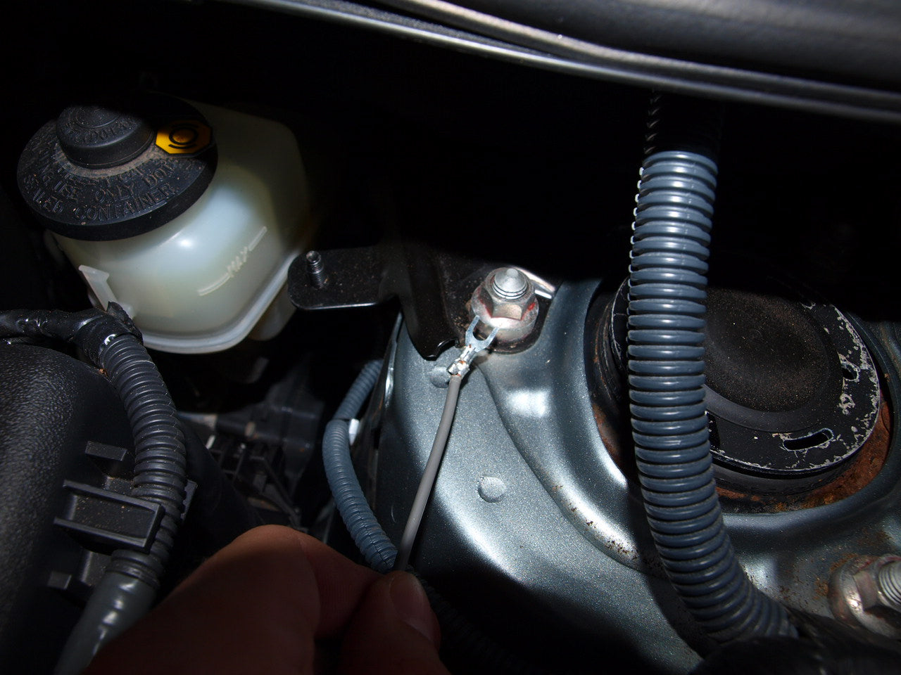 Securing wires to the vehicle body